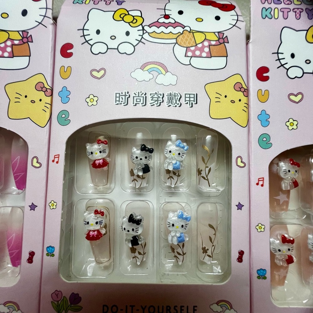 Hello Kitty Nails - Picture 5 of 5